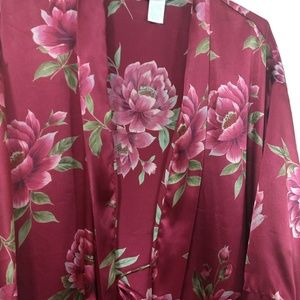 August Silk Intimates floral robe Size L